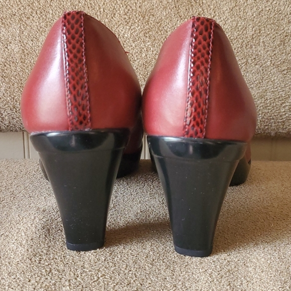 EUC Bella Vita heels red/burnt red size 10W - Picture 4 of 9